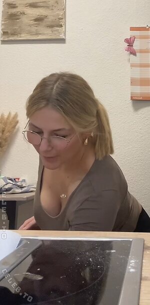 Lara Esser photo