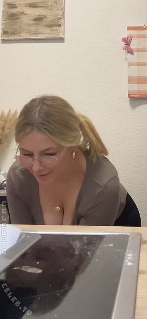 Lara Esser More Nude Photos