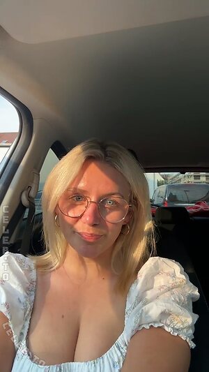 Lara Esser photo