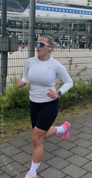 Lara Esser photo