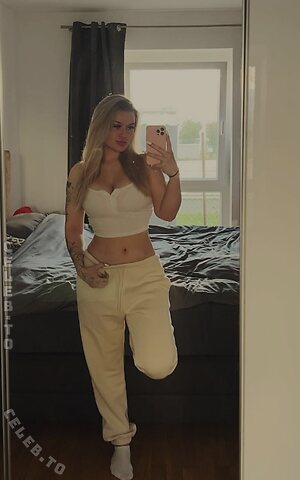 Lara Gartner Nude Leaked Photo #5