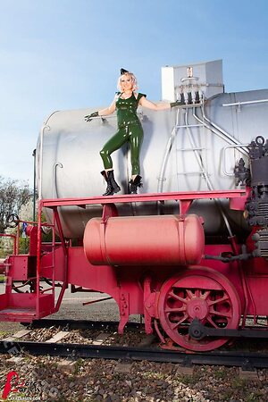 Lara Larsen Nude Leaked Photo #345