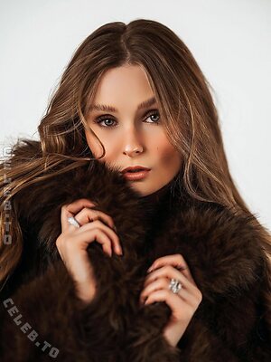 Lara Oster leaked photo #32