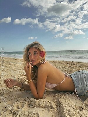 Lara Spengler Nude Leaked Photo #6