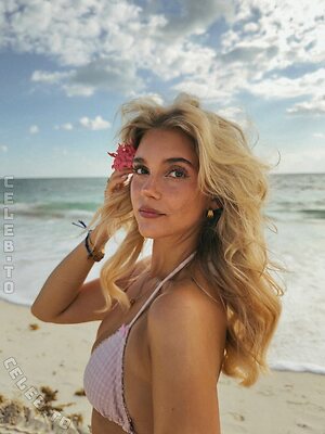 Lara Spengler Nude Leaked Photo #13