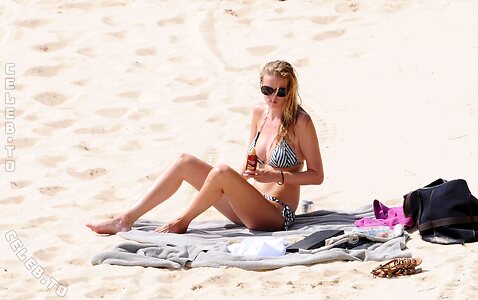 Lara Stone Nude Leaked Photo #54