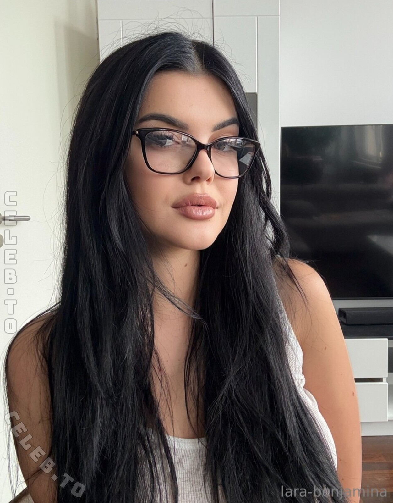 Lara Winter photo