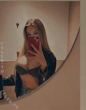 Laraa08 Nude Leaked Photo #8