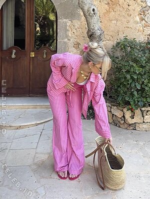 Laraa.gro Nude Leaked Photo #2