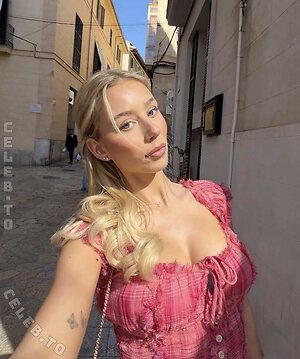 Laraa.gro Nude Leaked Photo #4