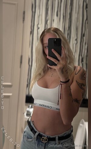 Laracassie Nude Leaked Photo #7
