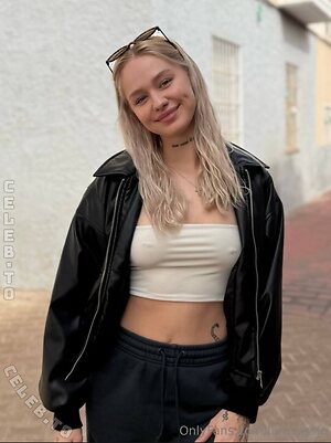 Laracassie Nude Leaked Photo #9