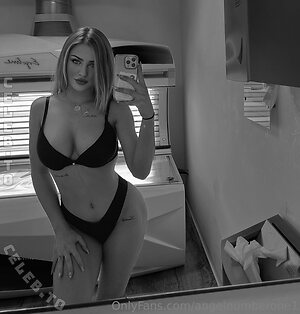 Laradkvc Nude Leaked Photo #3