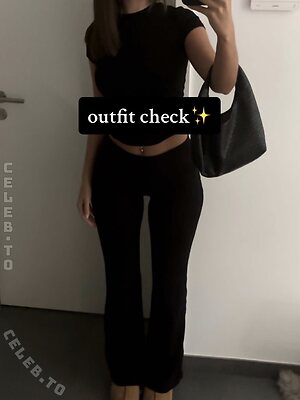 laraemiii Nude Leaked Photo #5