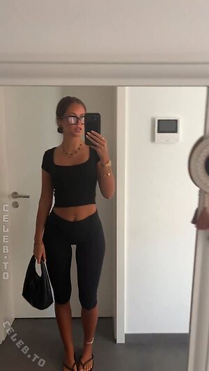 laraemiii Nude Leaked Photo #6