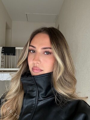 lara.gbdt Nude Leaked Photo #13