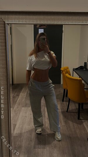 lara.gbdt Nude Leaked Photo #25