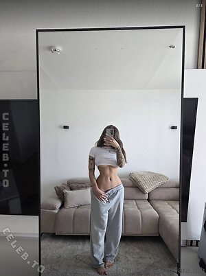 Lara.uth Nude Leaked Photo #88