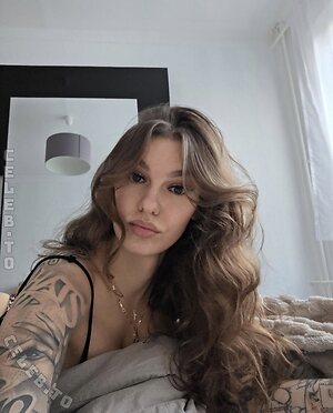 Lara.uth leaked photo #104