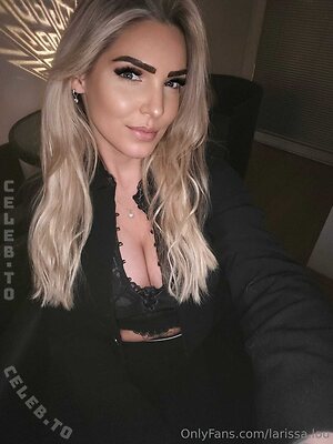 Larissa Lou Nude Leaked Photo #11