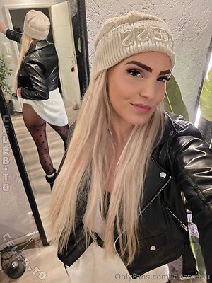 Larissa Lou Nude Leaked Photo #13