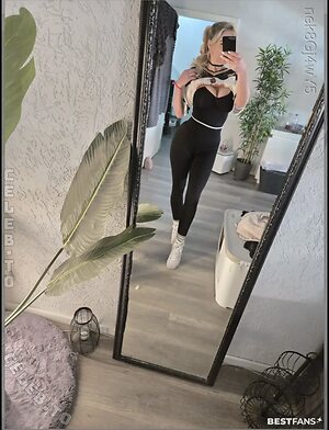 Larissa Lou Nude Leaked Photo #33