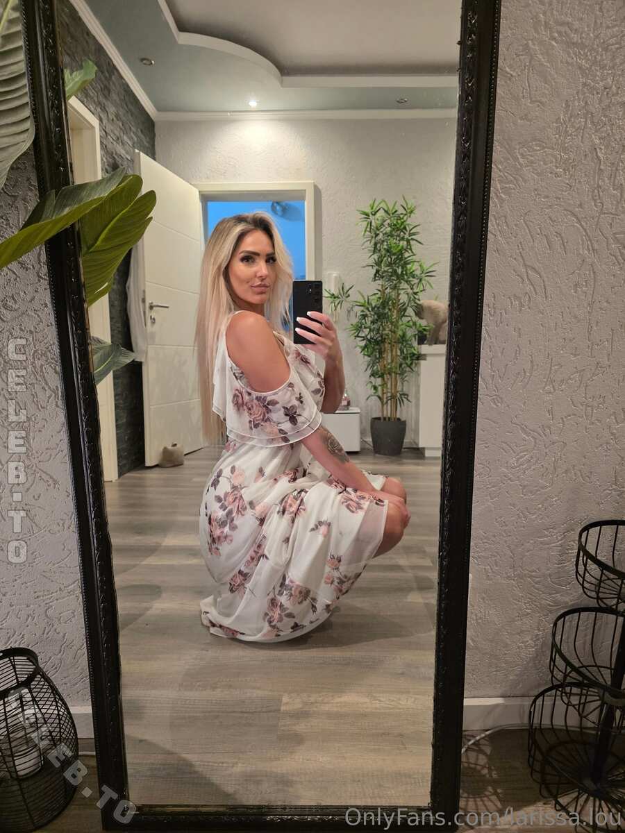 Larissa Lou photo