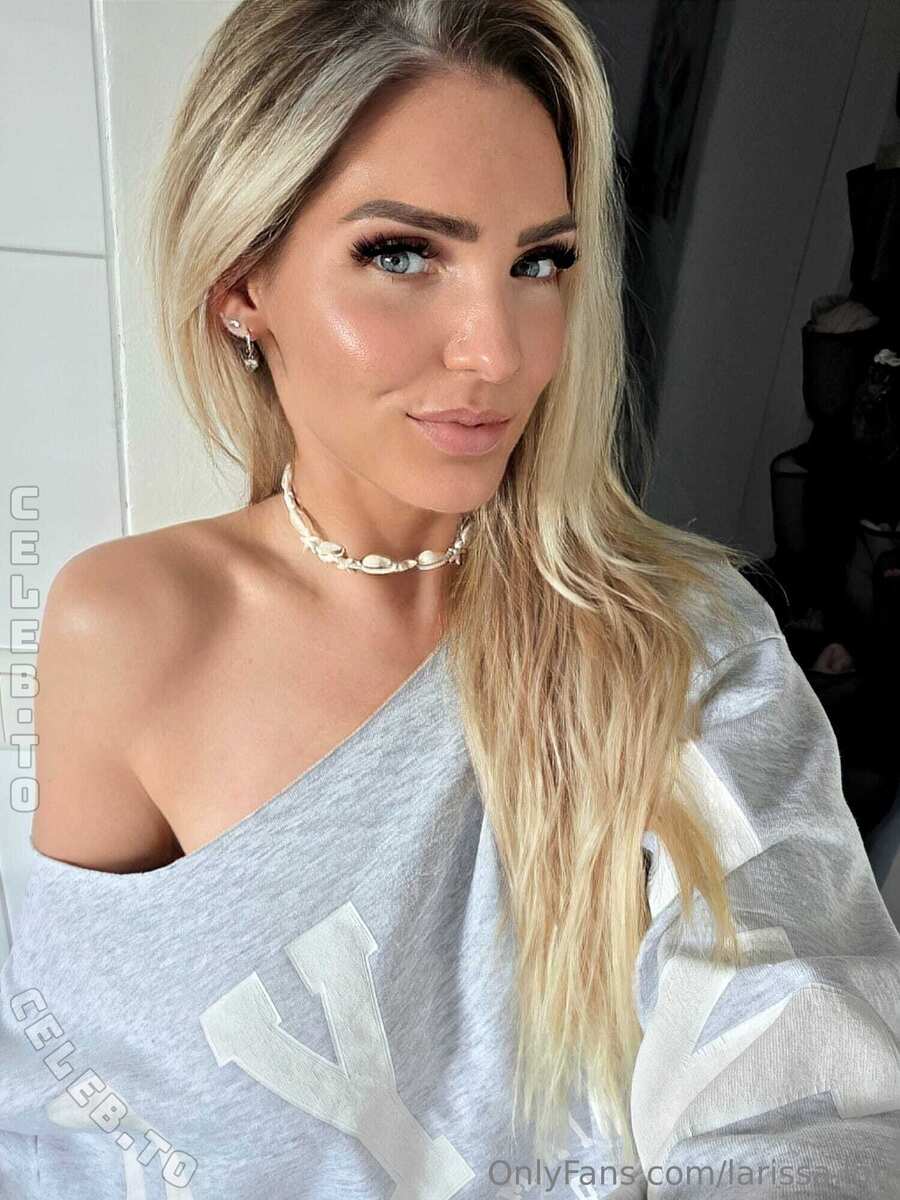 Larissa Lou photo