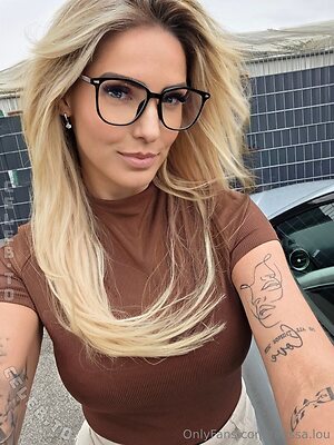 Larissa Lou photo