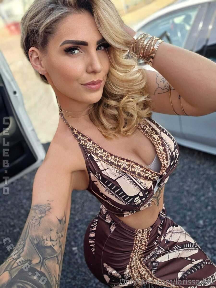 Larissa Lou photo