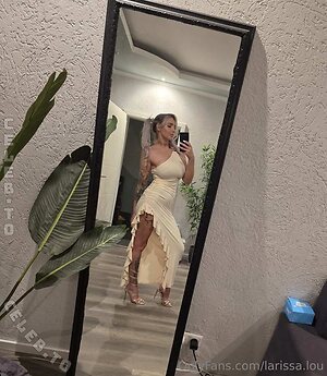 Larissa Lou photo