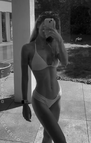 Larissa Merlyn Selena (larissahausler) Nude Leaked Photo #4