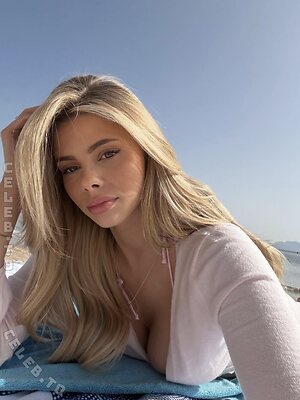 Larissa Neumann Nude Leaked Photo #16