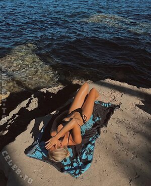 Larissa Oberste Nude Leaked Photo #3