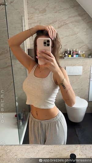 Larissaxra Nude Leaked Photo #14