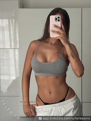 Larissaxra More Nude Photos