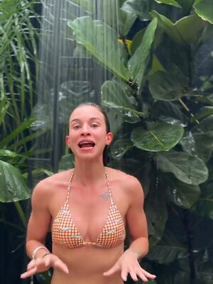 Laryssa Ayres leaked photo #5