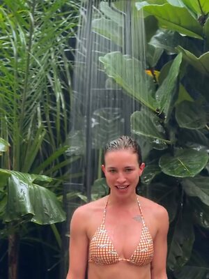 Laryssa Ayres leaked photo #6