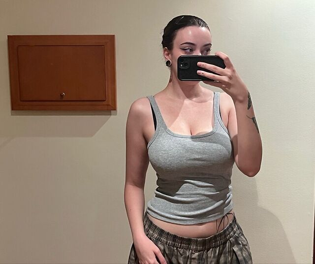Laudcl leaked photos