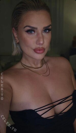 Laura aka Captain_lulli leaked photo #56