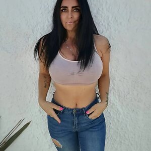 Laura C. leaked photo #10