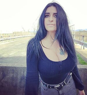 Laura C. leaked photo #22