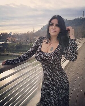 Laura C. leaked photo #27