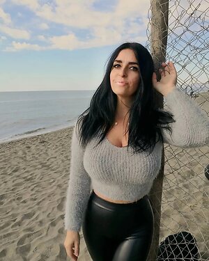 Laura C. leaked photo #30