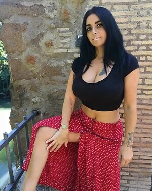Laura C. leaked photo #33