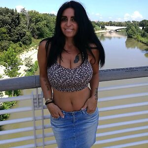 Laura C. leaked photo #43