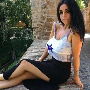 Laura C. leaked photo #50