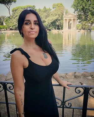 Laura C. leaked photo #52