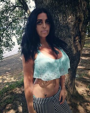 Laura C. leaked photo #53