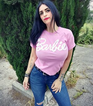 Laura C. leaked photo #60